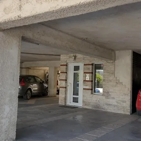 Hill Apartment Neo Epivates